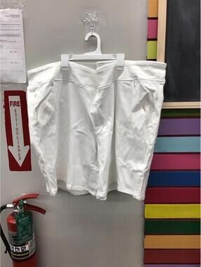 Belle Kim gravel womens pull on Bermuda shorts size 32W stretch soft new qvc